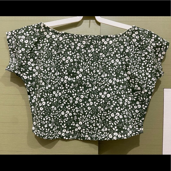 GINGER Olive & White Floral Crop Top - Picture 2 of 3